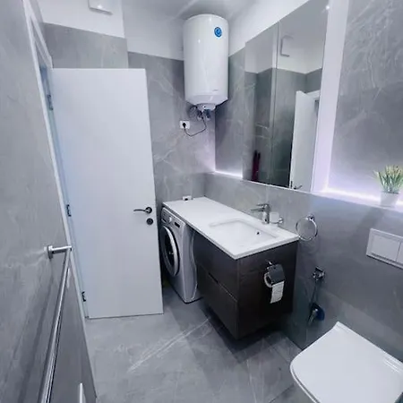 Apartament Deluxe Flat With Garden_tirana *